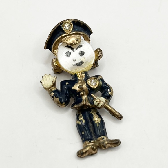 Estate enamel shell articulating Policeman brooch pin - Picture 5 of 7